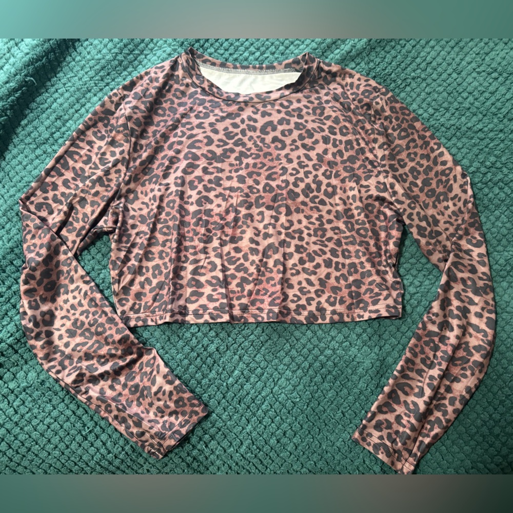 Leopard Print Long Sleeve Crop Top